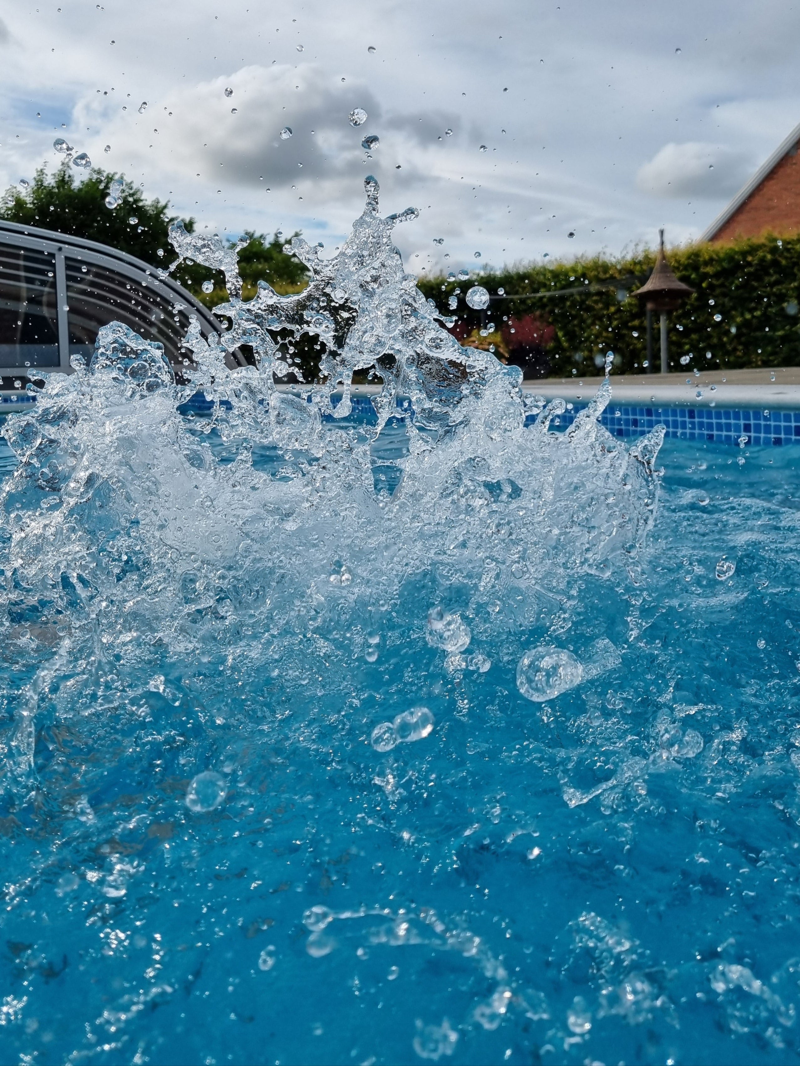 Sådan holder du perfekt vandkvalitet i din pool året rundt